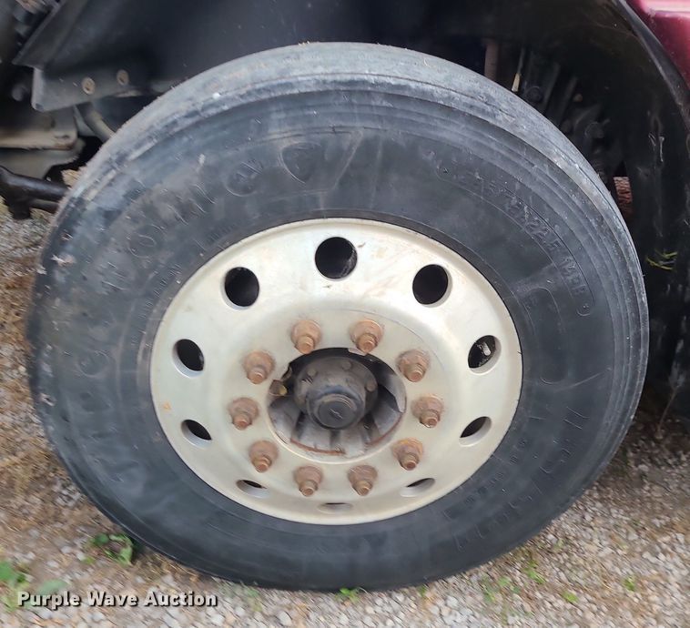 image for item DK4114 2005 Freightliner Columbia  semi truck