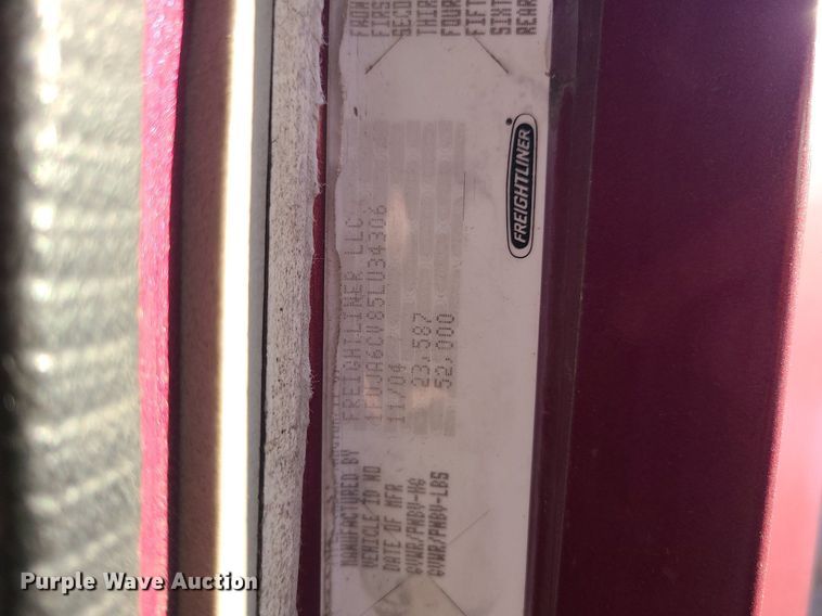 image for item DK4114 2005 Freightliner Columbia  semi truck