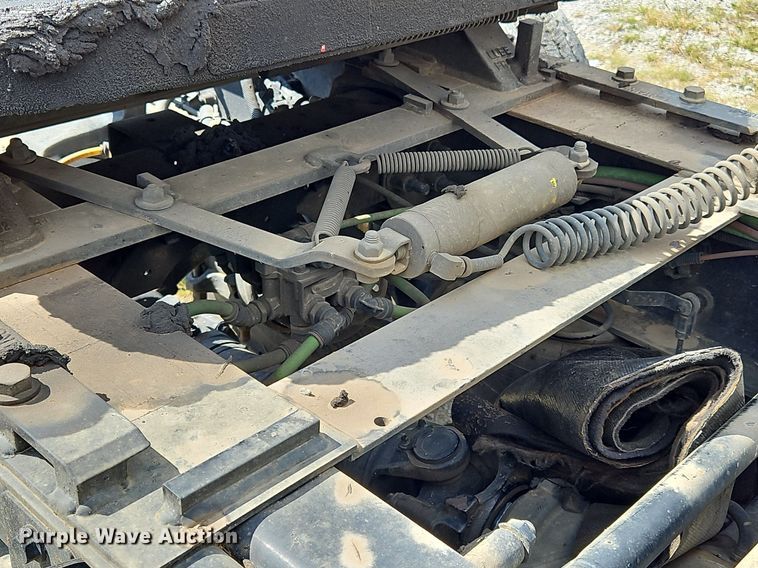 image for item DO1167 2022 International LT625  semi truck