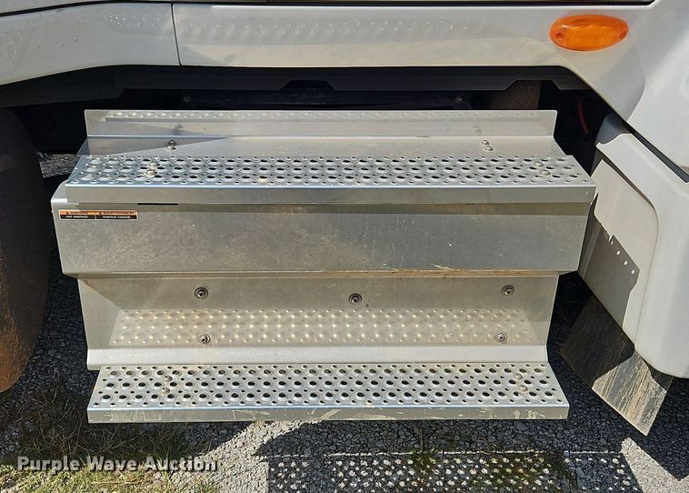 image for item DO1167 2022 International LT625  semi truck