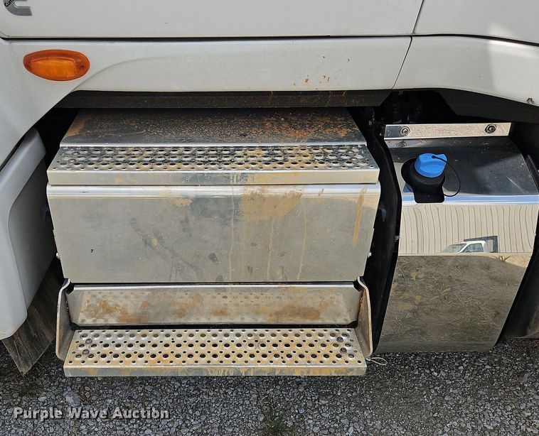 image for item DO1167 2022 International LT625  semi truck