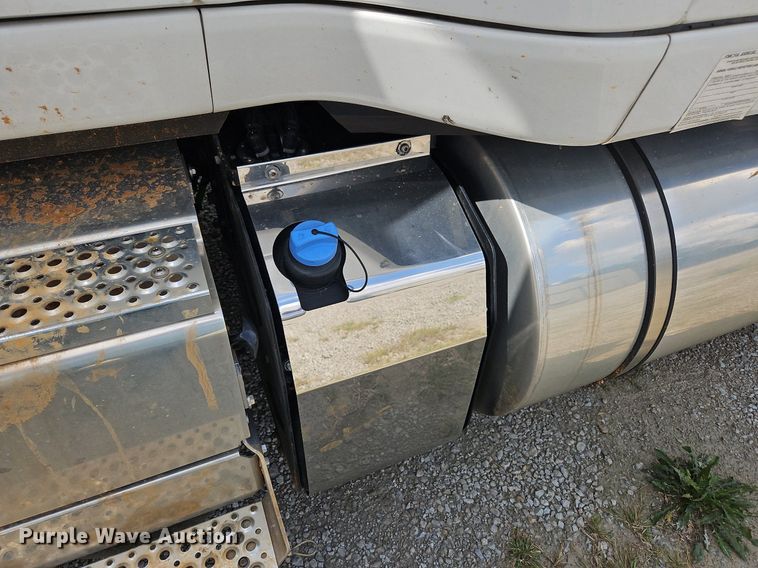 image for item DO1167 2022 International LT625  semi truck