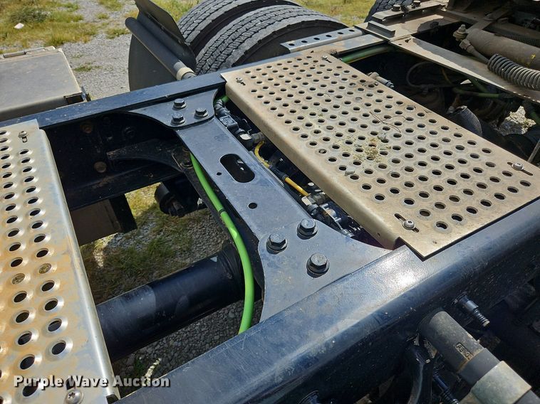 image for item DO1167 2022 International LT625  semi truck