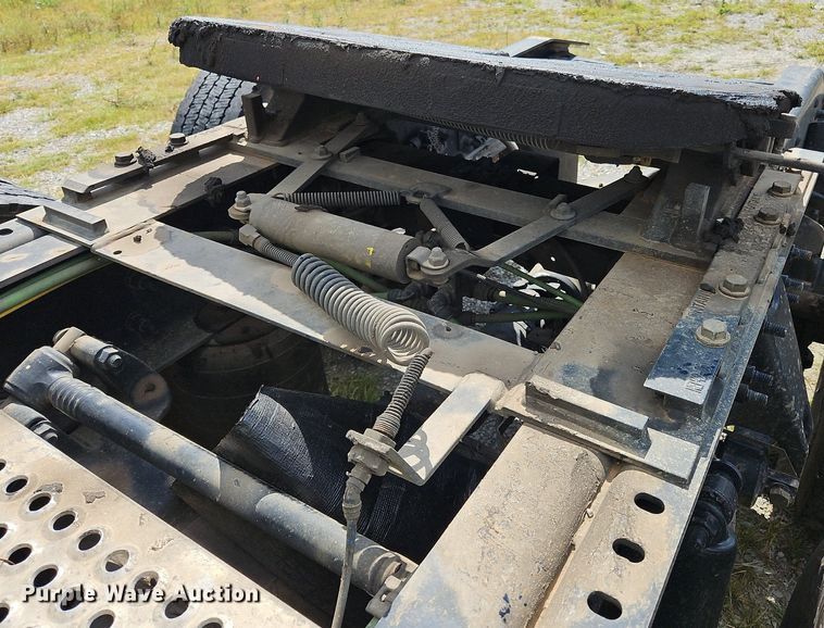 image for item DO1167 2022 International LT625  semi truck