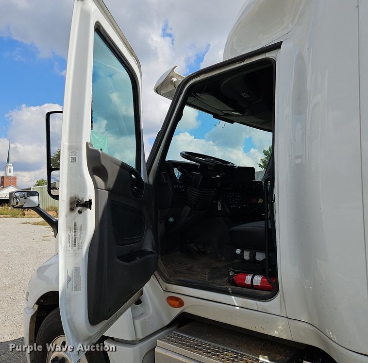 image for item DO1167 2022 International LT625  semi truck