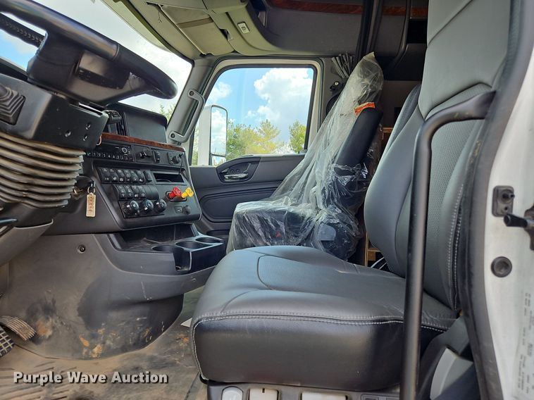 image for item DO1167 2022 International LT625  semi truck