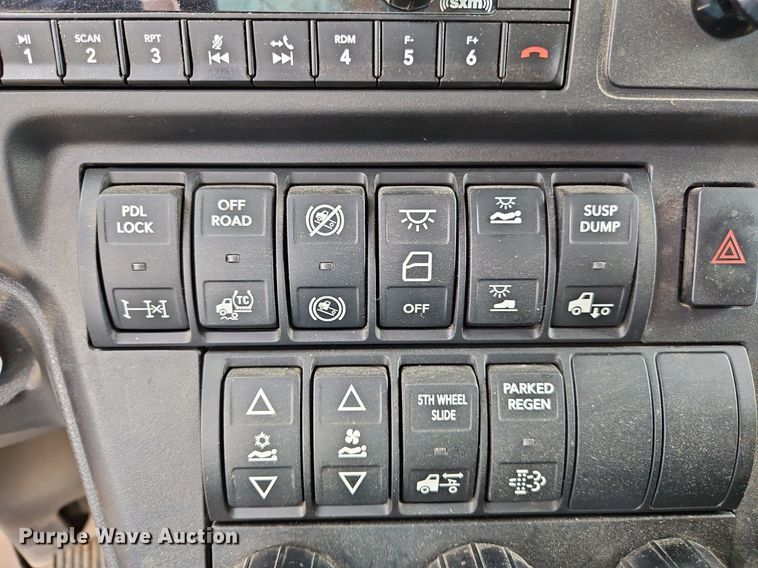 image for item DO1167 2022 International LT625  semi truck