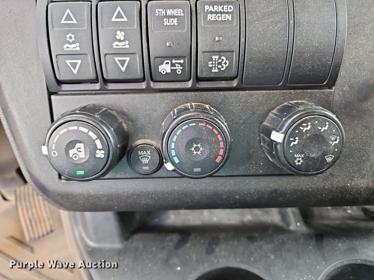 image for item DO1167 2022 International LT625  semi truck