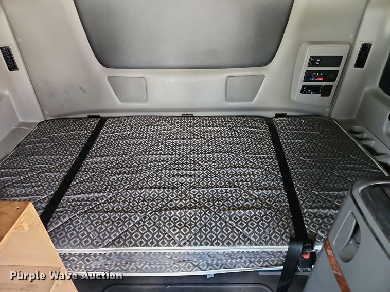 image for item DO1167 2022 International LT625  semi truck