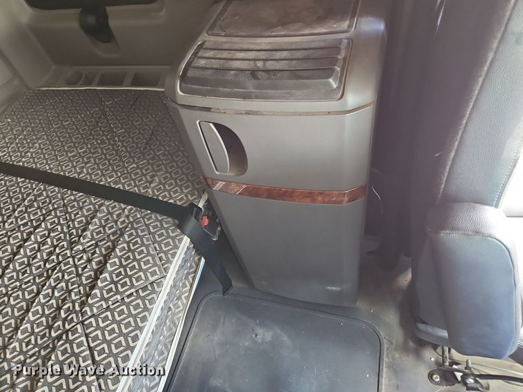 image for item DO1167 2022 International LT625  semi truck