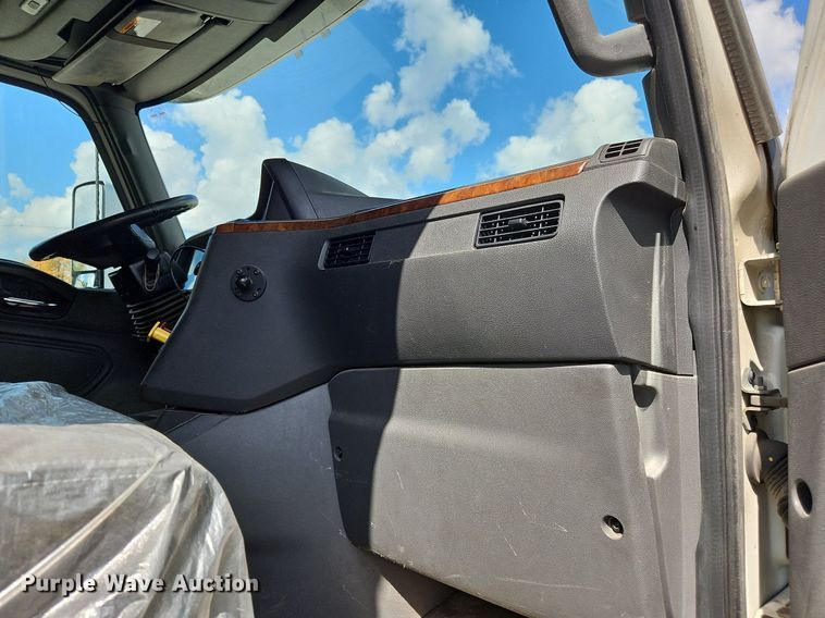 image for item DO1167 2022 International LT625  semi truck