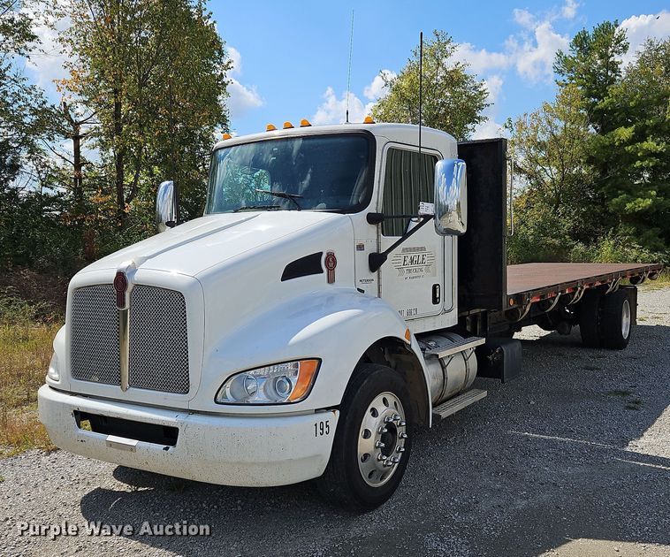 image for item DO1168 2016 Kenworth T270  flatbed truck