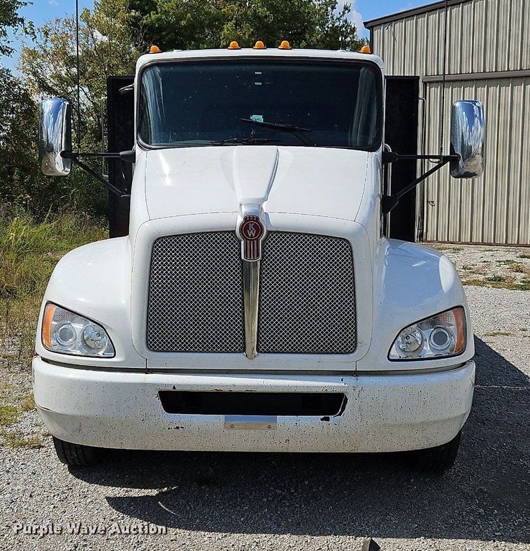 image for item DO1168 2016 Kenworth T270  flatbed truck