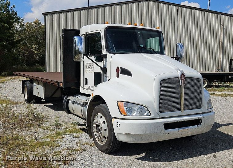 image for item DO1168 2016 Kenworth T270  flatbed truck