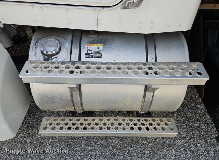 image for item DO1168 2016 Kenworth T270  flatbed truck