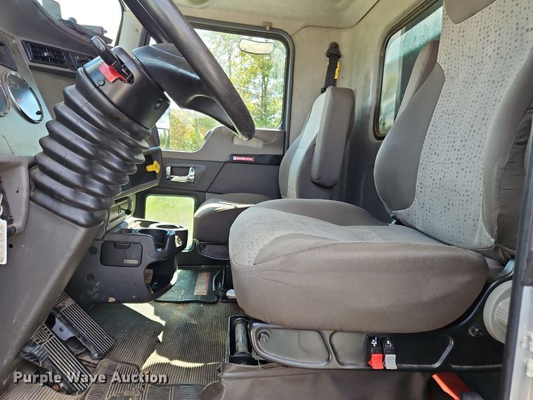 image for item DO1168 2016 Kenworth T270  flatbed truck