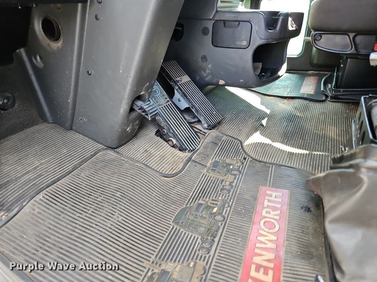 image for item DO1168 2016 Kenworth T270  flatbed truck