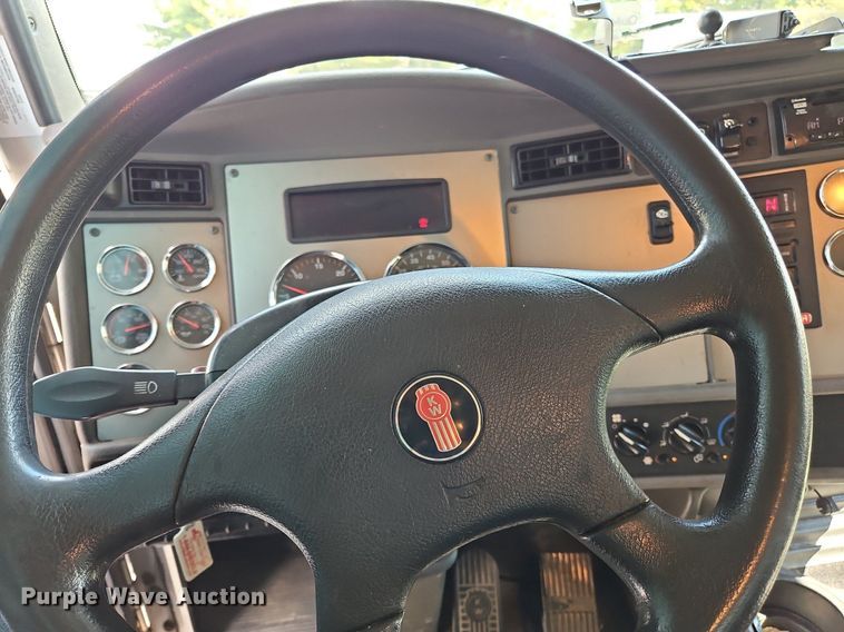 image for item DO1168 2016 Kenworth T270  flatbed truck