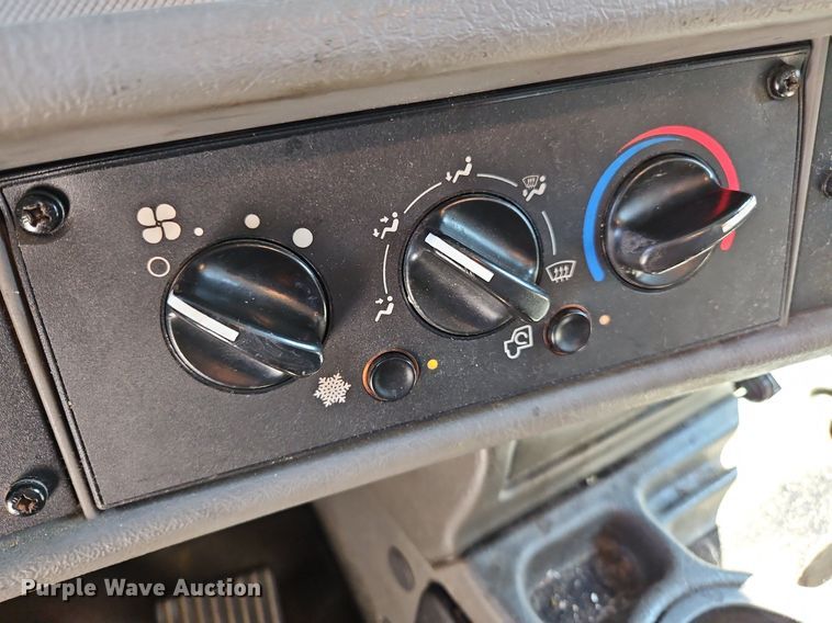 image for item DO1168 2016 Kenworth T270  flatbed truck