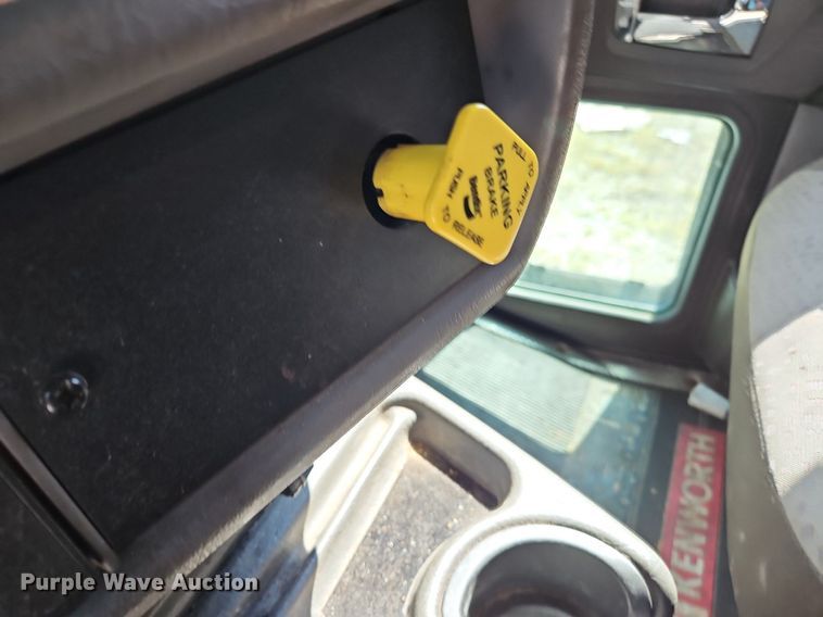 image for item DO1168 2016 Kenworth T270  flatbed truck