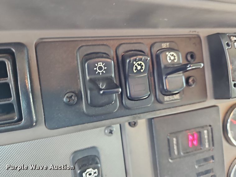 image for item DO1168 2016 Kenworth T270  flatbed truck