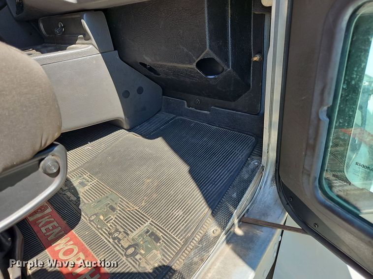 image for item DO1168 2016 Kenworth T270  flatbed truck