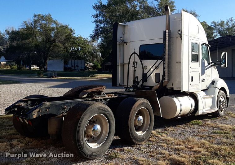 image for item DO3139 2015 Kenworth T680  semi truck