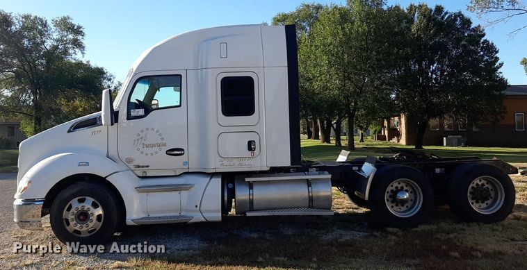 image for item DO3139 2015 Kenworth T680  semi truck