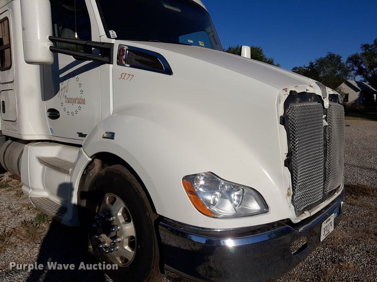 image for item DO3139 2015 Kenworth T680  semi truck