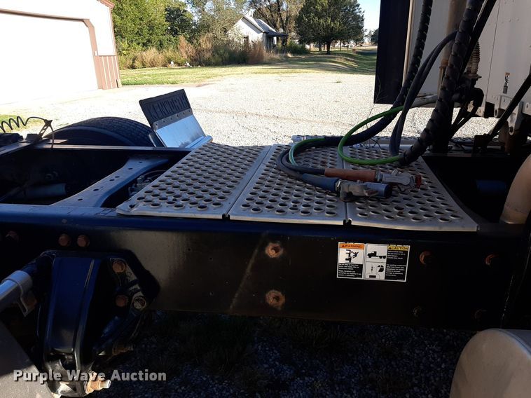 image for item DO3139 2015 Kenworth T680  semi truck