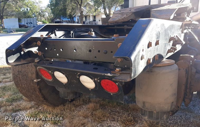 image for item DO3139 2015 Kenworth T680  semi truck