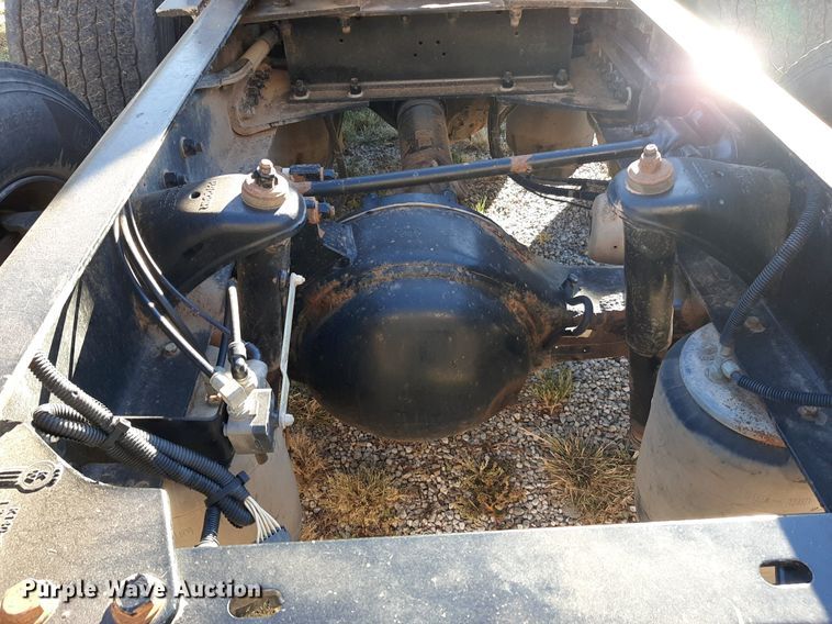 image for item DO3139 2015 Kenworth T680  semi truck