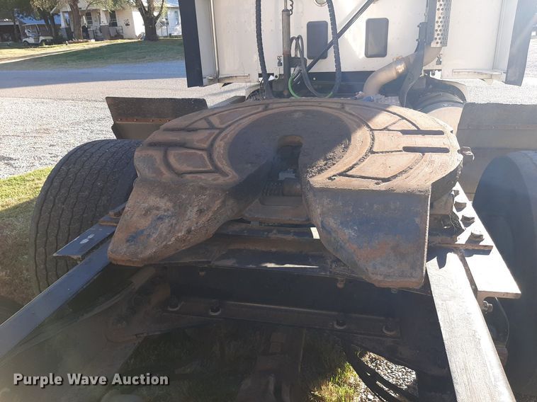 image for item DO3139 2015 Kenworth T680  semi truck