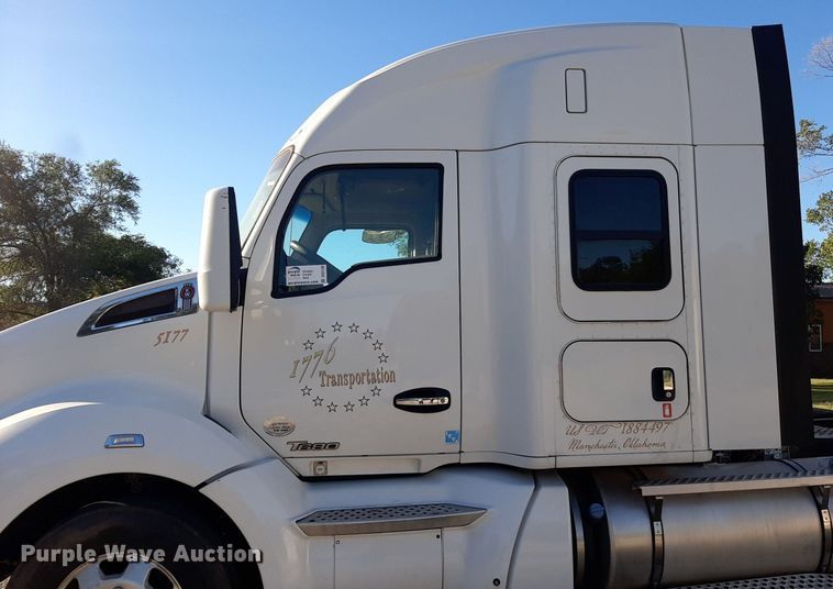 image for item DO3139 2015 Kenworth T680  semi truck