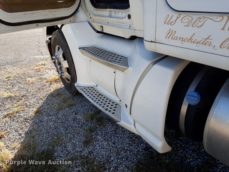 image for item DO3139 2015 Kenworth T680  semi truck