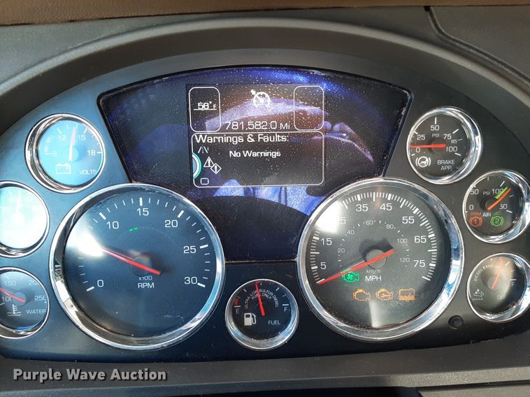 image for item DO3139 2015 Kenworth T680  semi truck