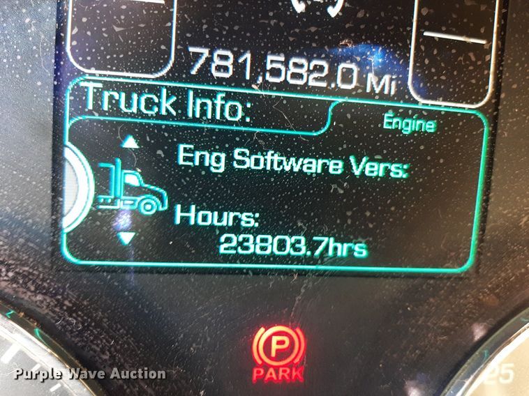 image for item DO3139 2015 Kenworth T680  semi truck