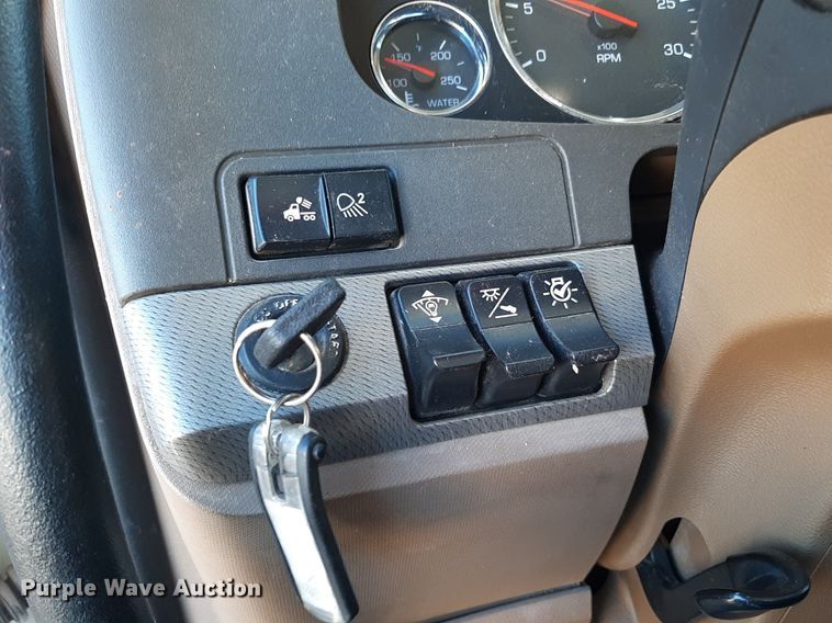 image for item DO3139 2015 Kenworth T680  semi truck