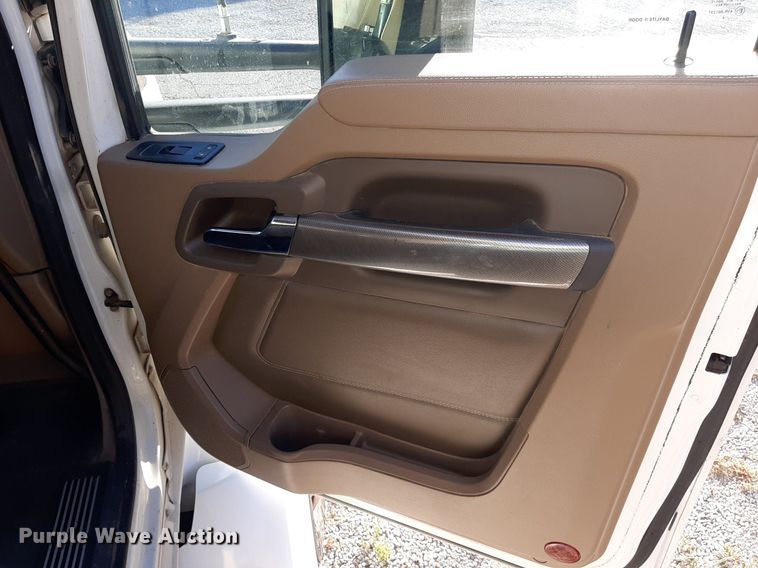 image for item DO3139 2015 Kenworth T680  semi truck