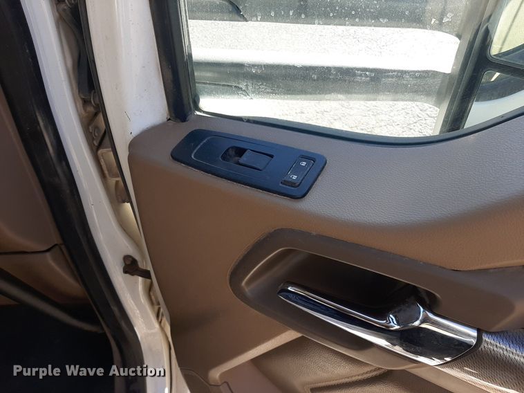 image for item DO3139 2015 Kenworth T680  semi truck