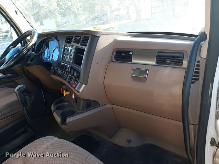 image for item DO3139 2015 Kenworth T680  semi truck