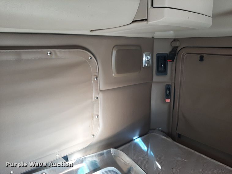 image for item DO3139 2015 Kenworth T680  semi truck