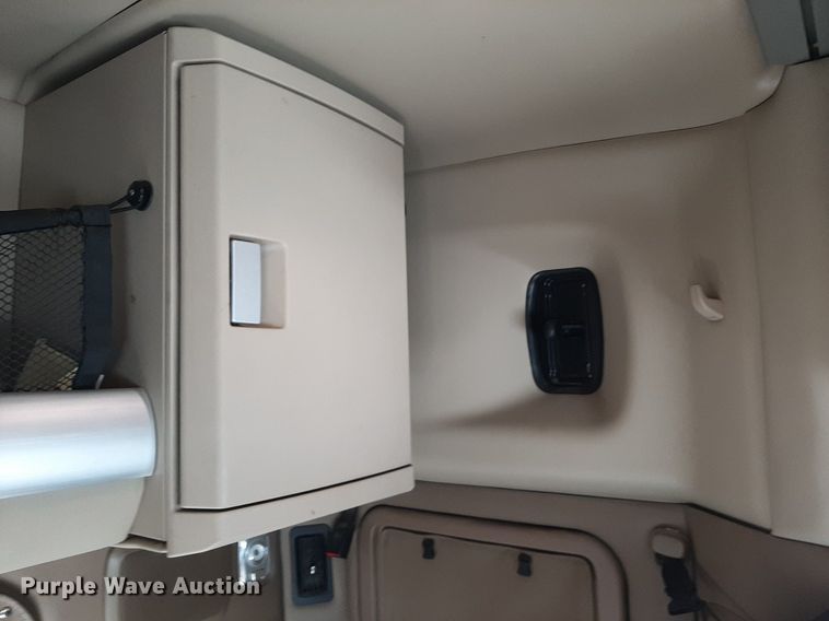 image for item DO3139 2015 Kenworth T680  semi truck