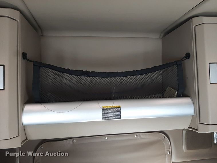 image for item DO3139 2015 Kenworth T680  semi truck