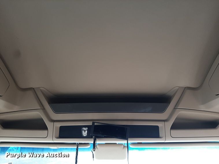 image for item DO3139 2015 Kenworth T680  semi truck