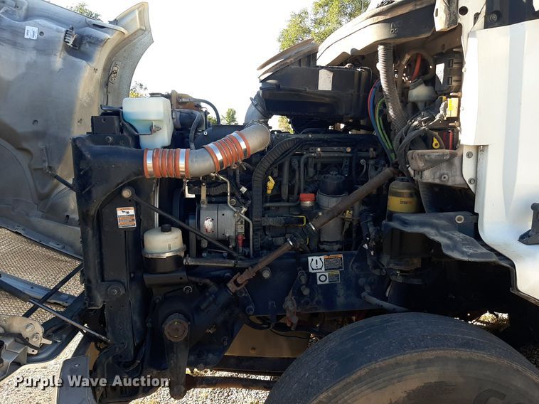 image for item DO3139 2015 Kenworth T680  semi truck