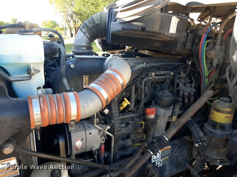 image for item DO3139 2015 Kenworth T680  semi truck