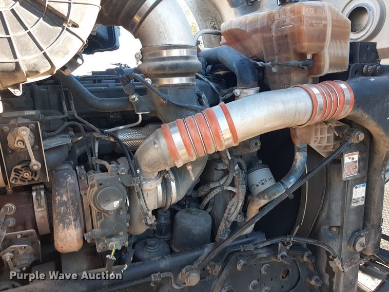 image for item DO3139 2015 Kenworth T680  semi truck