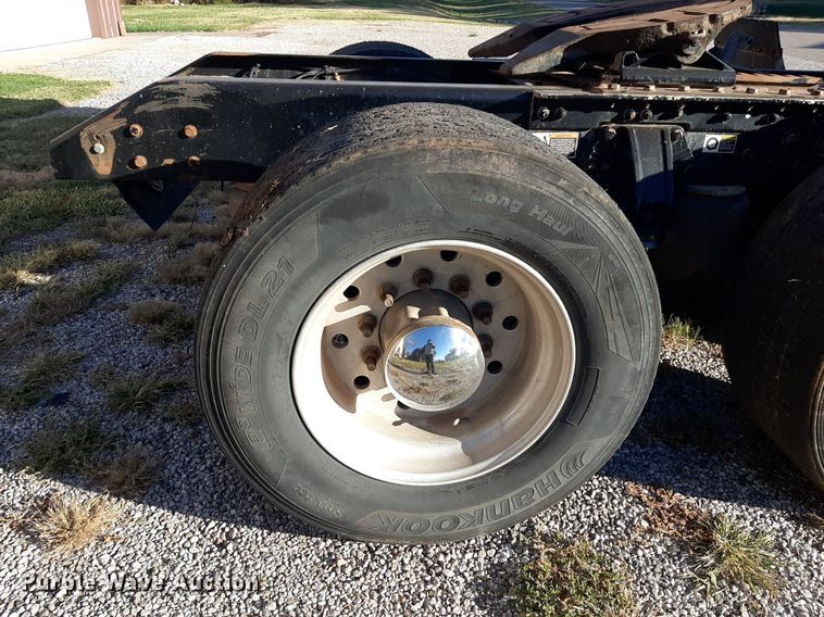 image for item DO3139 2015 Kenworth T680  semi truck