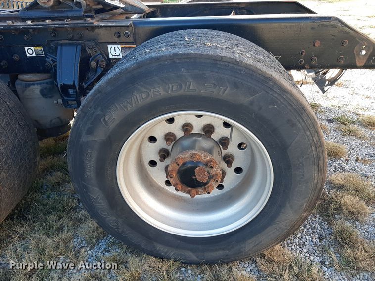 image for item DO3139 2015 Kenworth T680  semi truck